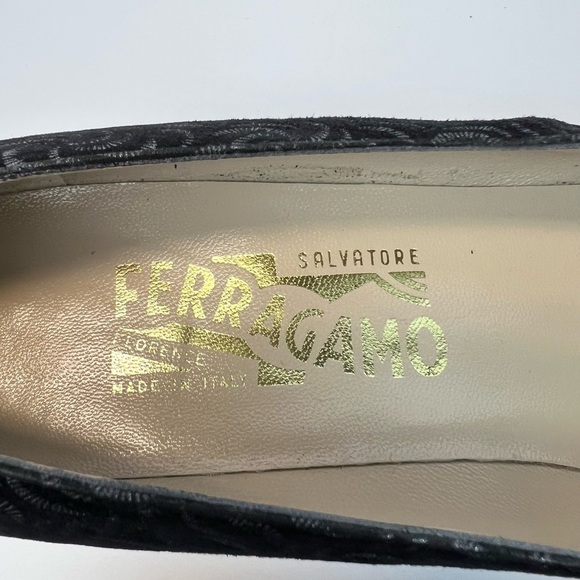 Salvatore Ferragamo 9.5 AA Black and Silver Floral Shimmer Pumps Vintage Italy - Picture 10 of 10